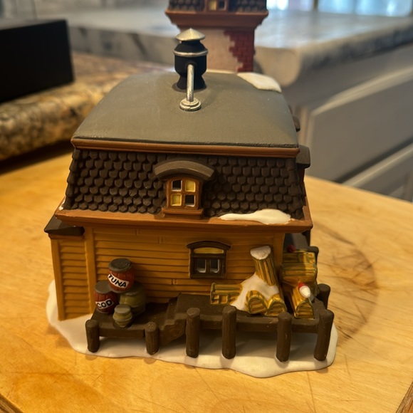Dept. 56 *Vtg New
England"Cape Keag Fish
Cannery" Porcelain
Lighted(1994)no box - Picture 4 of 6